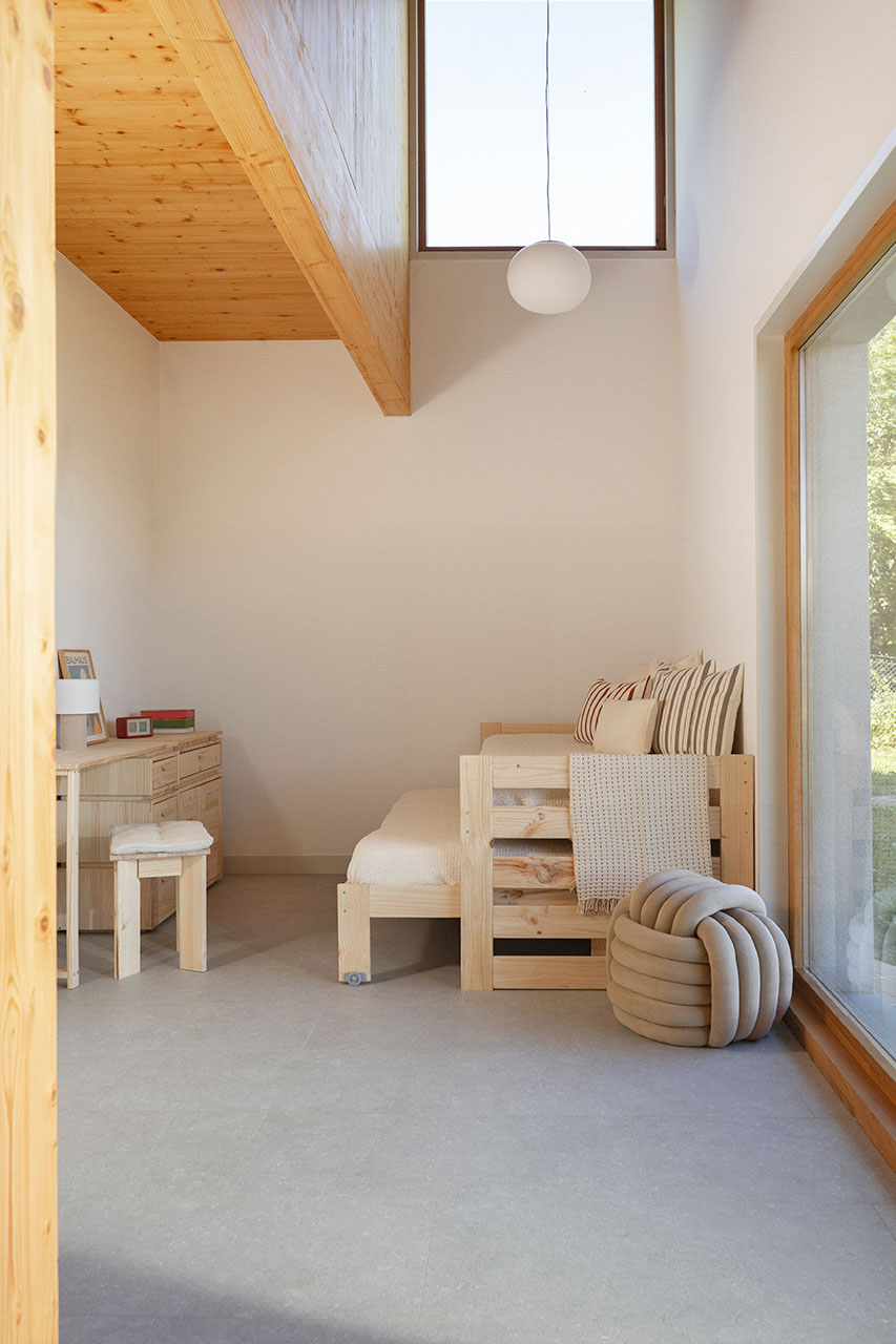 Imagen de ambiente 5 para:Cama compacta de madera maciza
